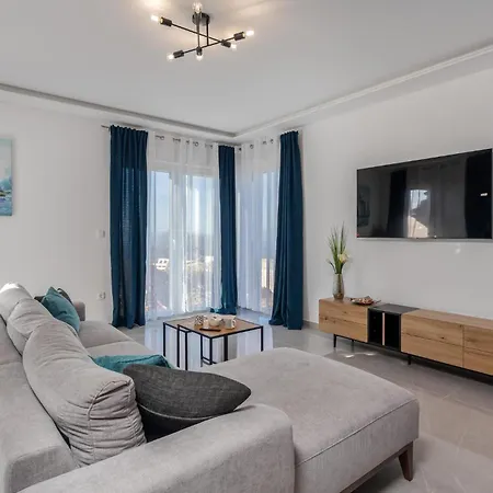 Case de vacanță Gorgeous In With Kitchen Smrika