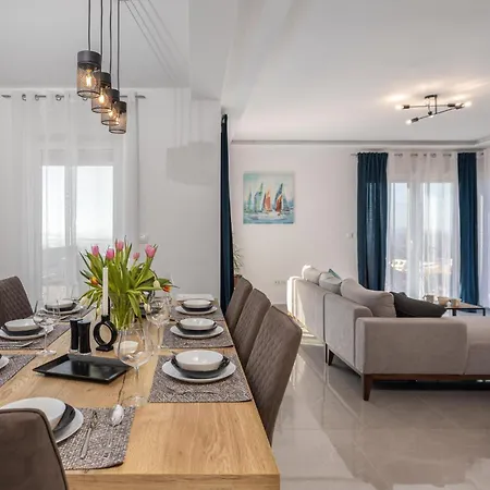 Case de vacanță Gorgeous In With Kitchen