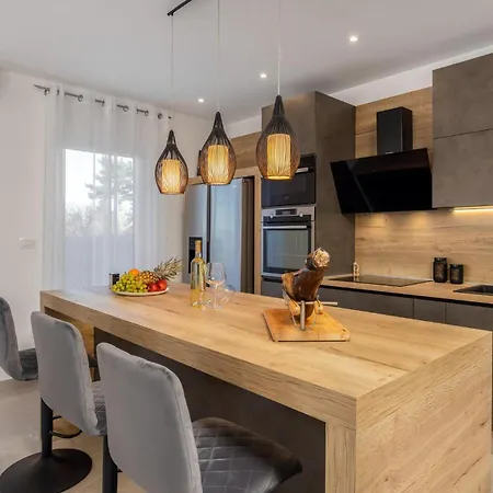 Holiday home Gorgeous In With Kitchen *