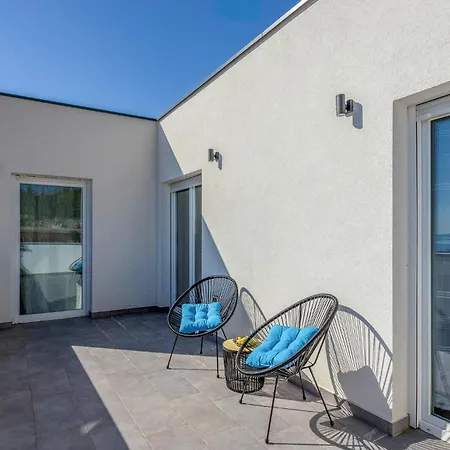 Gorgeous In With Kitchen