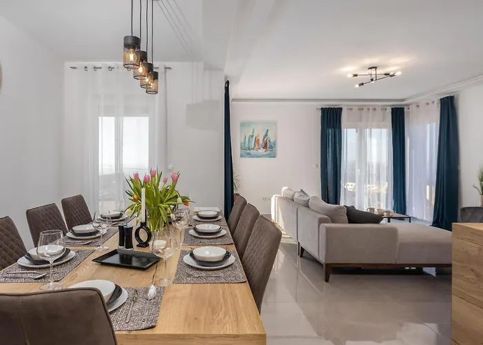 Vakantiehuis Gorgeous In With Kitchen